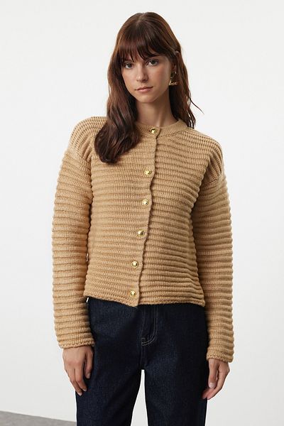 Trendyol Collection Camel Knitwear Cardigan mit Rundhalsausschnitt – Jackenoptik, strukturiert TWOAW25HI00141