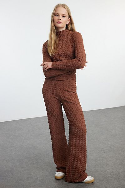Trendyol Collection Rugalmas és hosszú ujjú barna kötött szett - testhez simuló, texturált TWOAW25AU00106