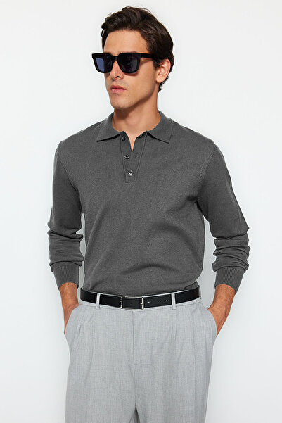 Trendyol Collection Anthrazitfarbener, einfarbiger Pullover mit regulärem Polokragen TMNAW24KZ00067