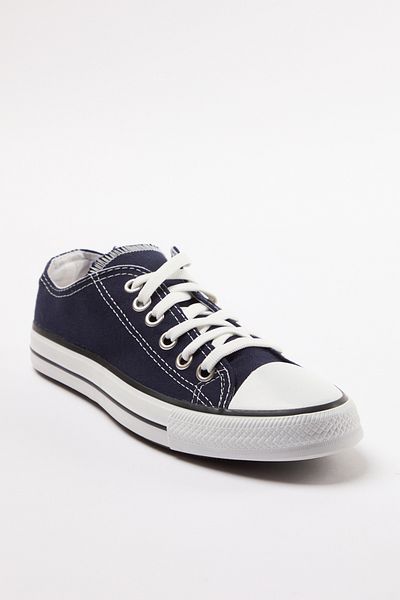 TRENDYOL SHOES Flache Herren-Sneakers in Marineblau - zum Schnüren, TAKAW25sn00011