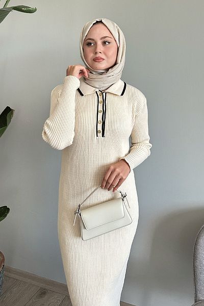 InStyle فستان تريكو إكرو - تصميم مضلع بياقة