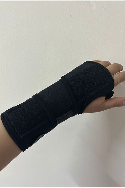 Romed Right and Left Wrist Brace Suitable for All Sizes