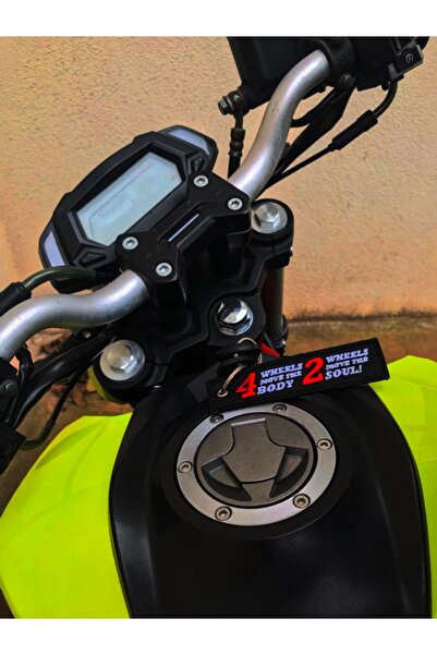 Yeles 4 Wheels Move The Body 2 Wheels Move The Soul Motorcu Kumaş Anahtarlık