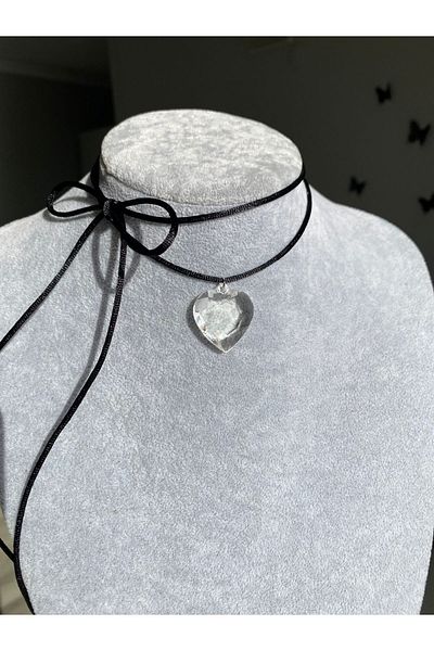 Pinky Lady Transparent shiny heart necklace with string bind