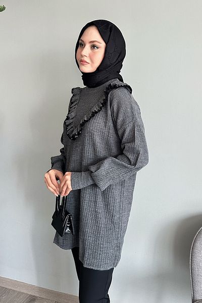 InStyle سترة تريكو رمادية - تفاصيل مكشكشة وخياطة