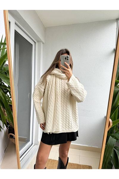 İLKCET MODA Pletený svetr a silný šátek - Detail copu do vlasů