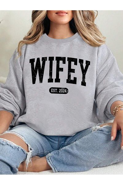 mercoledi Wifey 2024 - Married Printed Oversize Women's Sweatshirt, Crew Neck