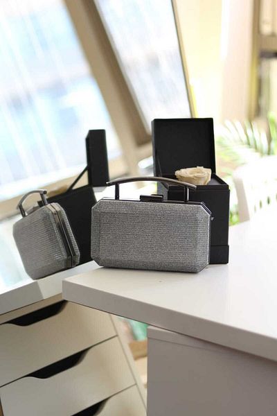 Moom Bag Ριγέ γυναικεία βραδινή τσάντα φορέματος με λεπτομέρεια από πλατίνα μεταλλική λαβή