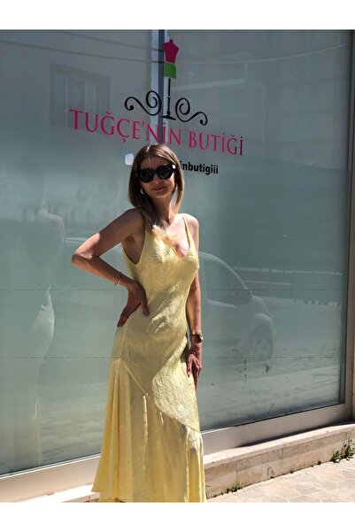 TUĞÇE ŞEN BUTİK Midi sarı saten askılı elbise