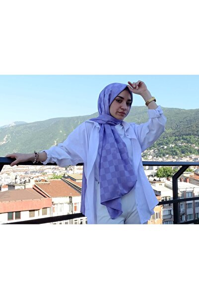 Aksesuar Zarif Ve Şık: Lila Ipeksi Jakar Lara Şalınızla Farkınızı Ortaya Koyun!