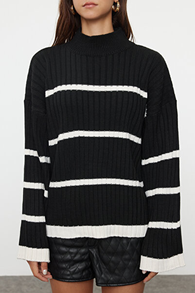 Trendyol Collection Pulover din tricotaje cu dungi negre Wide Fit - TWOAW24KZ00557