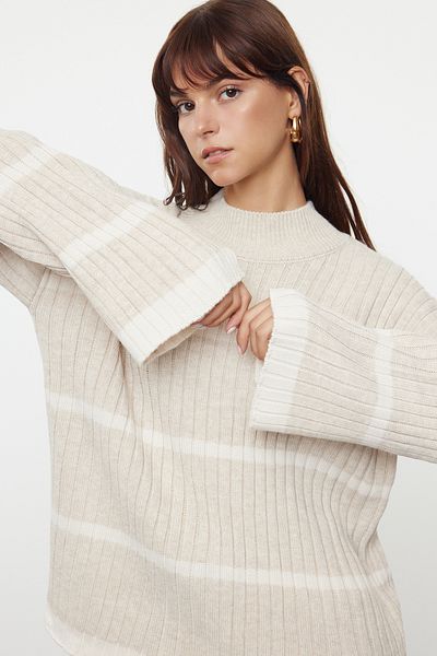 Trendyol Collection Gestreifter Strickpullover mit weiter Passform - Stein TWOAW24KZ00557