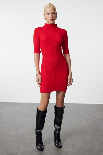 Trendyol Collection Rotes Mini-Strickkleid mit Stehkragen - TWOAW24EL00235
