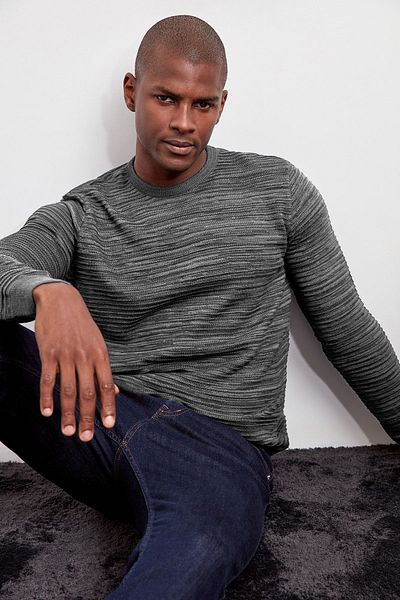 Trendyol Collection Anthrazitfarbener Strickpullover mit Rundhalsausschnitt und schmaler Passform – Farbverlauf TMNAW20LS0008