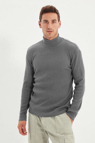 Trendyol Collection Grauer Rollkragenpullover mit regulärer Passform TMNAW21KZ2502
