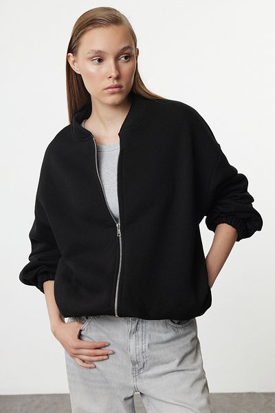 Trendyol Collection Dickes Fleece innen, schwarzes Strick-Sweatshirt – Übergröße mit Reißverschluss, Modell TWOAW25SW00122