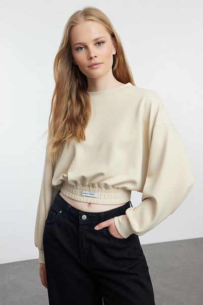 Trendyol Collection Pletená mikina Soft Buttoned Stone Color Crop - Detailní štítek, pohodlný střih Twoaw25Sw00076