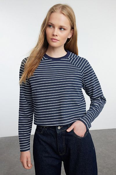 Trendyol Collection Elastyczna czarna koszulka z dzianiny w paski z rękawami typu raglan - TWOAW25TS00009