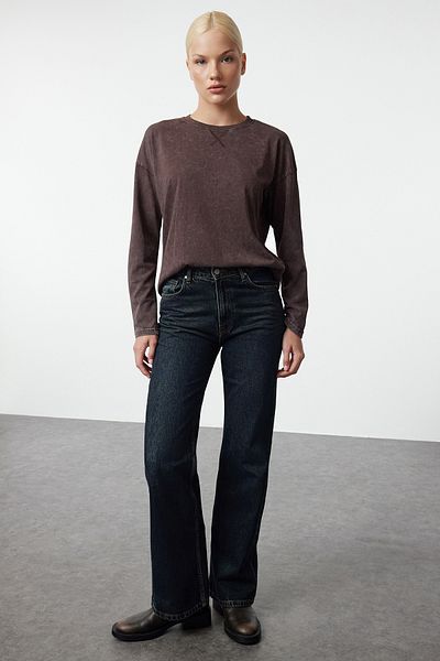 Trendyol Collection ComfortTable FiT - Hnědé pletené tričko s výstřihem TWOAW24TS00006
