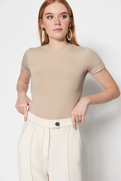 Trendyol Modest Beigefarbene Strick-Tunika – Halbarm, Druckknopf unten TCTSS23UK00056
