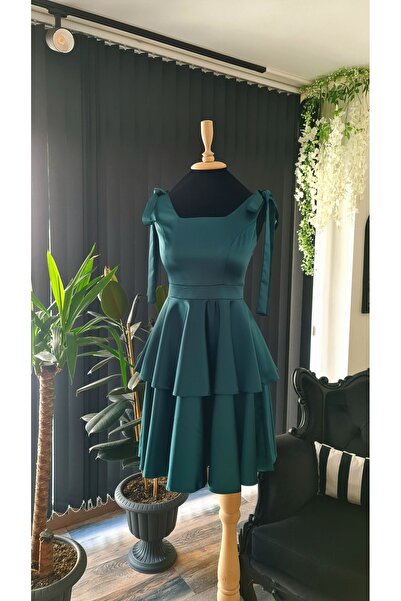 makbuleofficial Yeşil Saten Kare Yaka ,kolsuz,omuzları Fiyonklu Mezuniyet Elbisesi