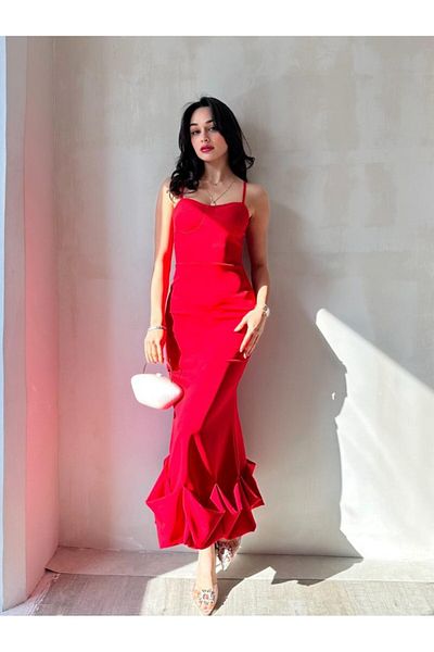 Afiş Butik Midi šaty asymetrického strihu - zakrivený lem