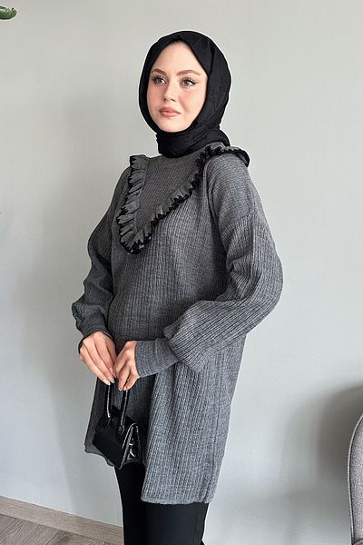 InStyle سترة تريكو رمادية - تفاصيل مكشكشة وخياطة