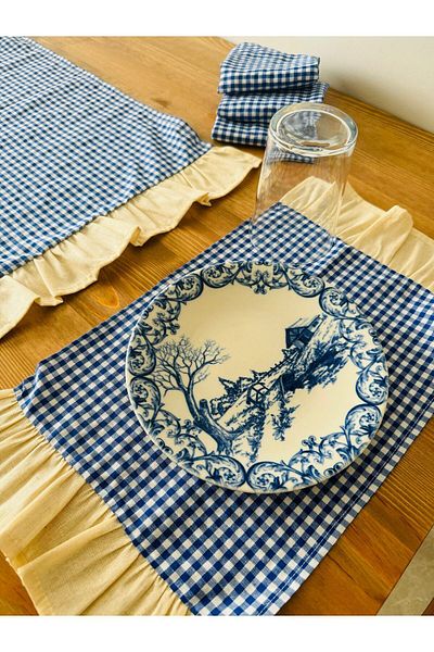 White Alamode Runner Gingham cu volane bleumarin - 40x140cm, 4 piese American Service