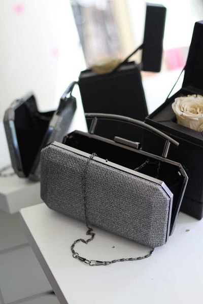 Moom Bag Ριγέ γυναικεία βραδινή τσάντα φορέματος με λεπτομέρεια από πλατίνα μεταλλική λαβή