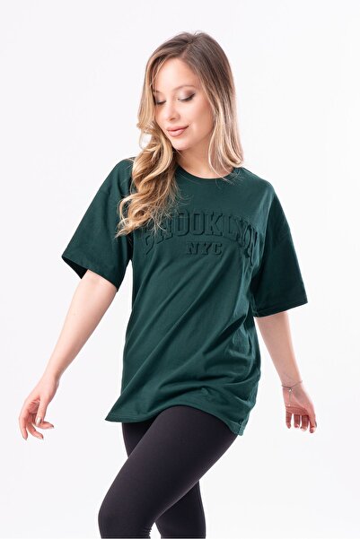 RASCHA Γυναικείο μπλουζάκι με στάμπα με πράσινο ανάγλυφο Brooklyn