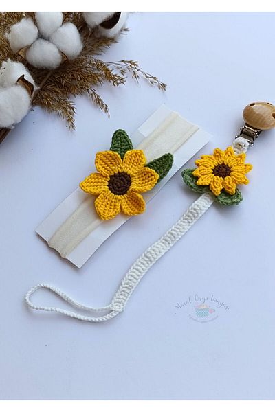 Masal Örgü Dünyası Sunflower Patterned Baby Bandana and Pacifier Strap Set