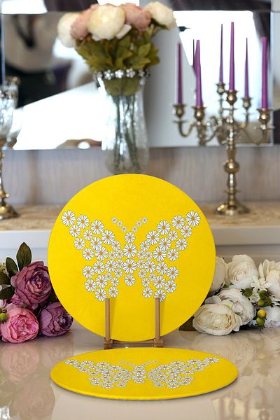 Realhomes 2-Piece Yellow Background Daisy Butterfly Design Digital Printed Decorative NestSupla & Placemat