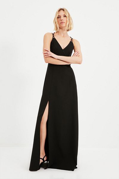 Trendyol Collection Langes schwarzes Abendkleid – A-Schnitt, geripptes Detail TPRSS20AE0050