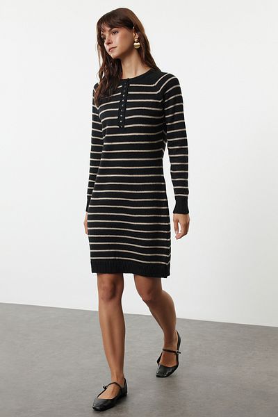 Trendyol Collection Černé pruhované mini úpletové šaty s měkkou texturou - Twoaw25El00079