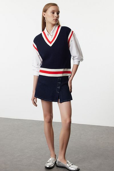 Trendyol Collection V-nyakú sötétkék kötött pulóver - TWOAW25SV00023