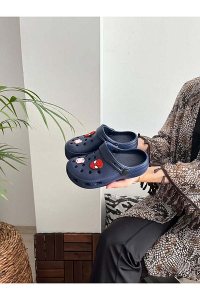 Behtah Kundura Boy's 4 Pieces Jibbitz Ornate Closed Front Garden Sandals Denní sandály Pantofle