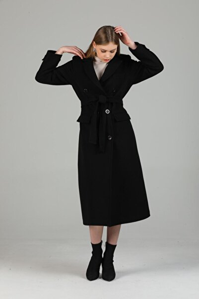 Pitti Women's Black Buttoned Coat