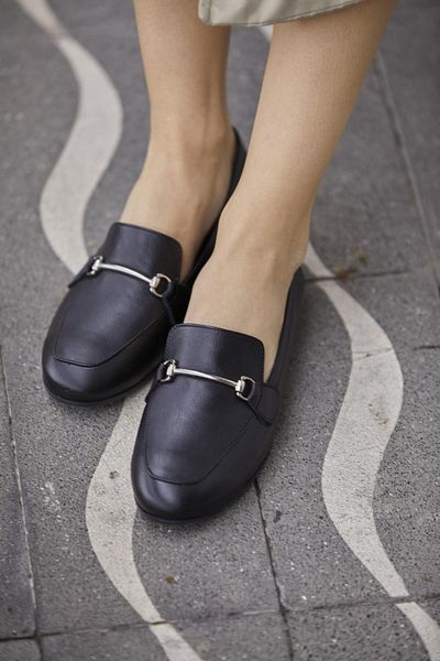 CZ London Echtes Leder Damen Freizeitschuhe mit Metall-Accessoires Modern
