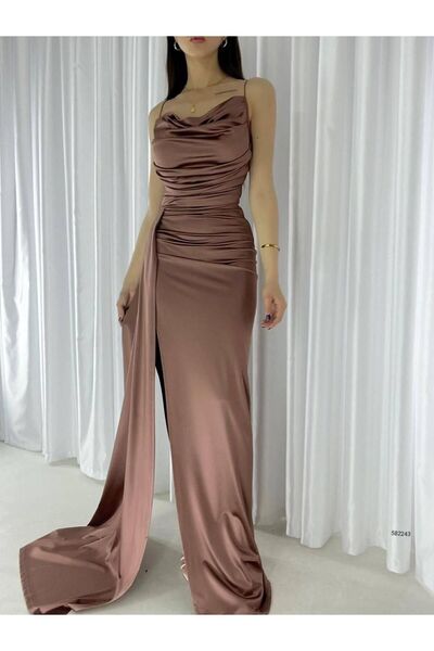 WoolnClyde Καφέ σατέν βραδινό φόρεμα - Στράπλες, λαιμόκοψη με λουράκια, λεπτή λεπτομέρεια με ντραπέ, μακριά ουρά και σχισμή