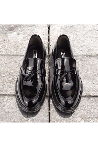 RASGO Μαύρο λουστρίνι ανδρικό μοκασίνι - με γυαλιστερή φούντα, χοντρή σόλα και κομψό σχέδιο