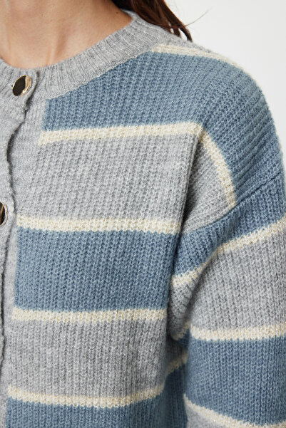 Trendyol Collection Crew Neck Gray Knitwear Cardigan - Soft Texture, Color Block Twoaw25Hi00279