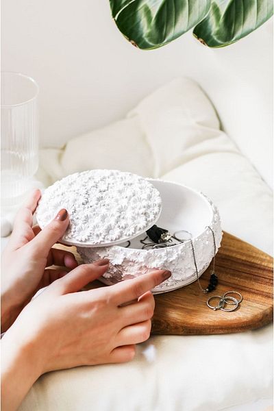 LALEZEN HOME Cutie cu breloc cu cataramă pentru bijuterii model margaretă din beton