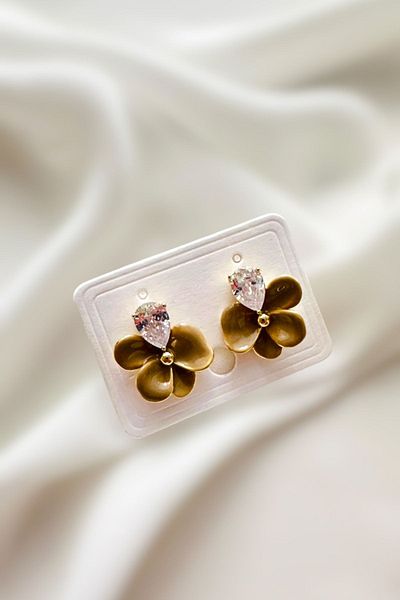 PETEK AKSESUAR Minimal Design Stone Detailed Flower Earrings