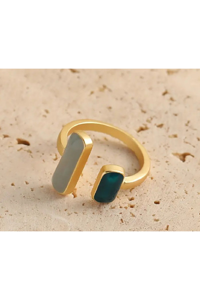 TAKINTI AKSESUAR خاتم ذهبي بتفاصيل حجر أخضر
