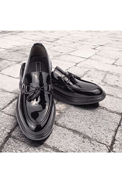 RASGO Μαύρο λουστρίνι ανδρικό μοκασίνι - με γυαλιστερή φούντα, χοντρή σόλα και κομψό σχέδιο