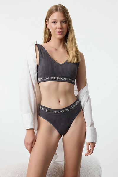 Trendyol Collection Anthrazitfarbenes Unterwäscheset mit verdeckten Nähten – Slogan und Gummidetails Thmaw25cc00001