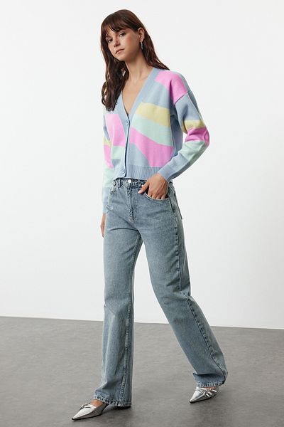 Trendyol Collection Blaue Strickjacke mit Farbblockdesign - TWOAW25HI00264