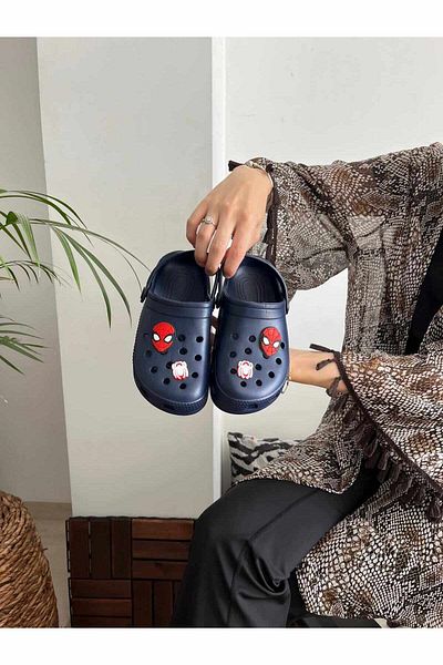 Behtah Kundura Boy's 4 Pieces Jibbitz Ornate Closed Front Garden Sandals Denní sandály Pantofle