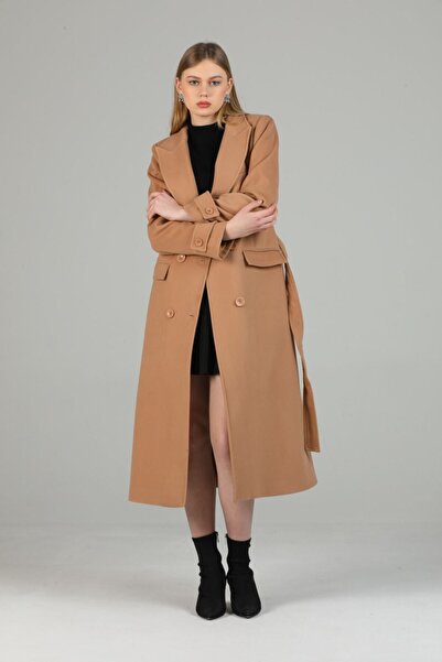 Pitti Women's Camel Buttoned Coat