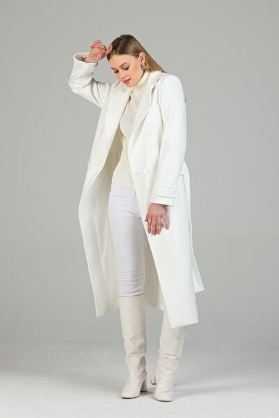 Pitti Kadın Beyaz Düğmeli Kaban
